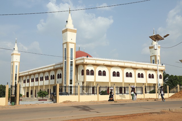 <span id='diak'>MOSQUÉE CENTRALE DE KISSIDOUGOU</span> <a class='icon image-popup d-flex justify-content-center align-items-center'      href='__upload/0M8A6117.jpg' style='font-size:18px;color:darkred'>Voir plus!</a>
