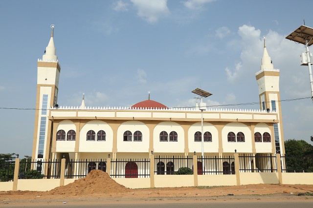 <span id='diak'>MOSQUÉE CENTRALE DE KISSIDOUGOU</span> <a class='icon image-popup d-flex justify-content-center align-items-center'      href='__upload/0M8A6119.jpg' style='font-size:18px;color:darkred'>Voir plus!</a>