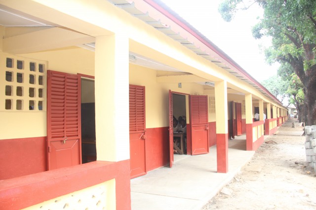 <span id='diak'>RÉNOVATION ET EXTENSION DU COLLÈGE JOZIP BROZ TITO À BELLE VUE, CONAKRY</span> <a class='icon image-popup d-flex justify-content-center align-items-center'      href='__upload/IMG_1833.jpg' style='font-size:18px;color:darkred'>Voir plus!</a>
