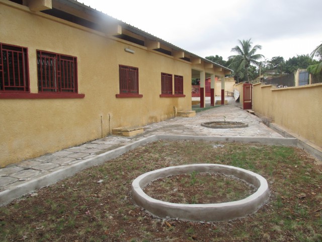 <span id='diak'>CONSTRUCTION DU CENTRE DE SANTE URBAIN  DE  LATIKOURÉ, CONAKRY (ENTA)</span> <a class='icon image-popup d-flex justify-content-center align-items-center'      href='__upload/cente.jpg' style='font-size:18px;color:darkred'>Voir plus!</a>